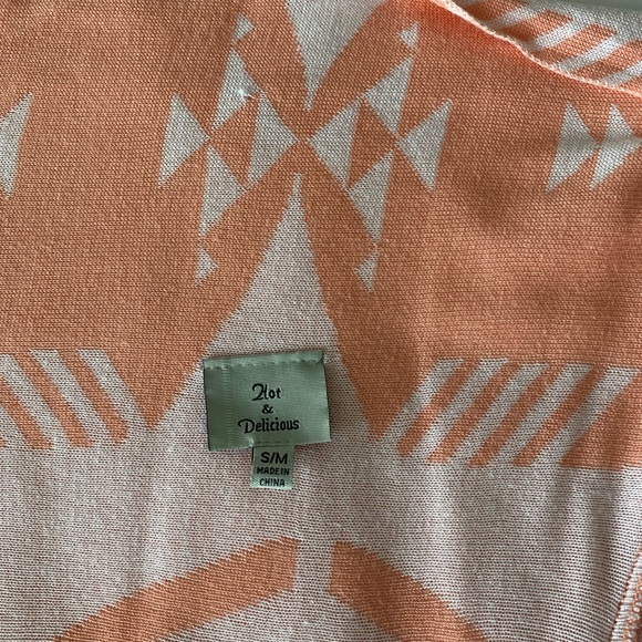 Women’s Aztec design sweater - Picture 5 of 5